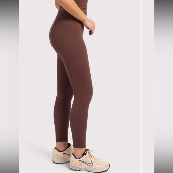 Nuuds High Waist Elevate Leggings & Scoop Tank - Picture 4 of 11